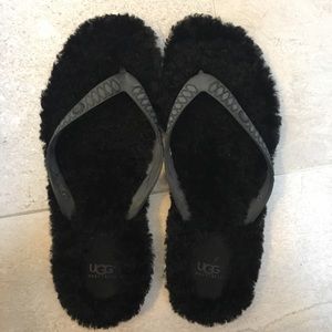 UGG fur bottom flip flop